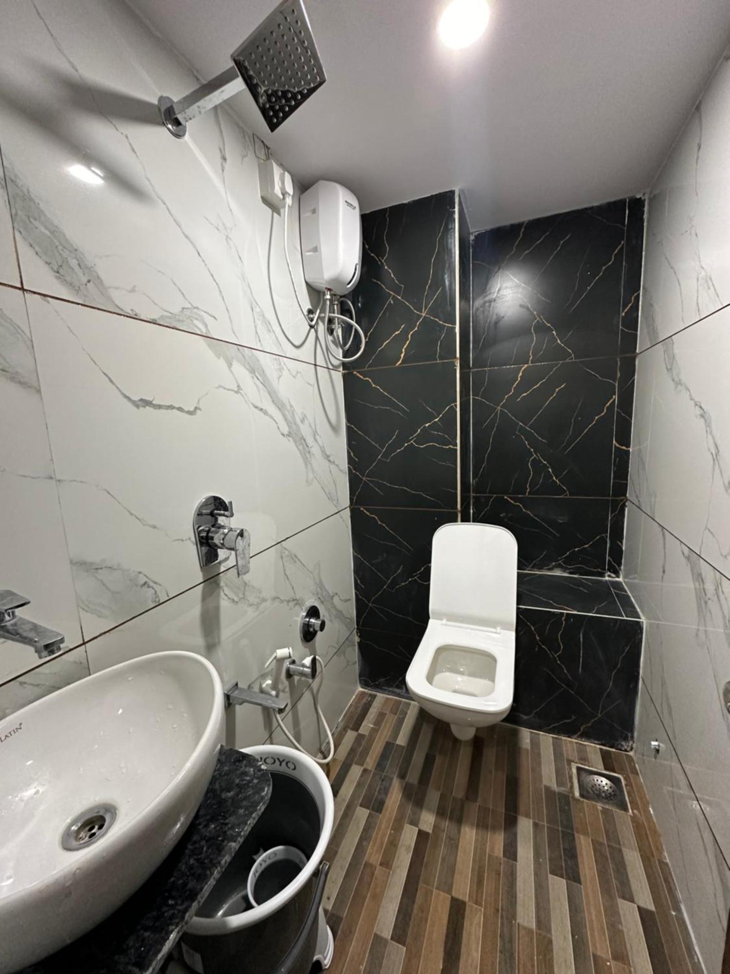 Hotel Golden View Vadodara Kültér fotó