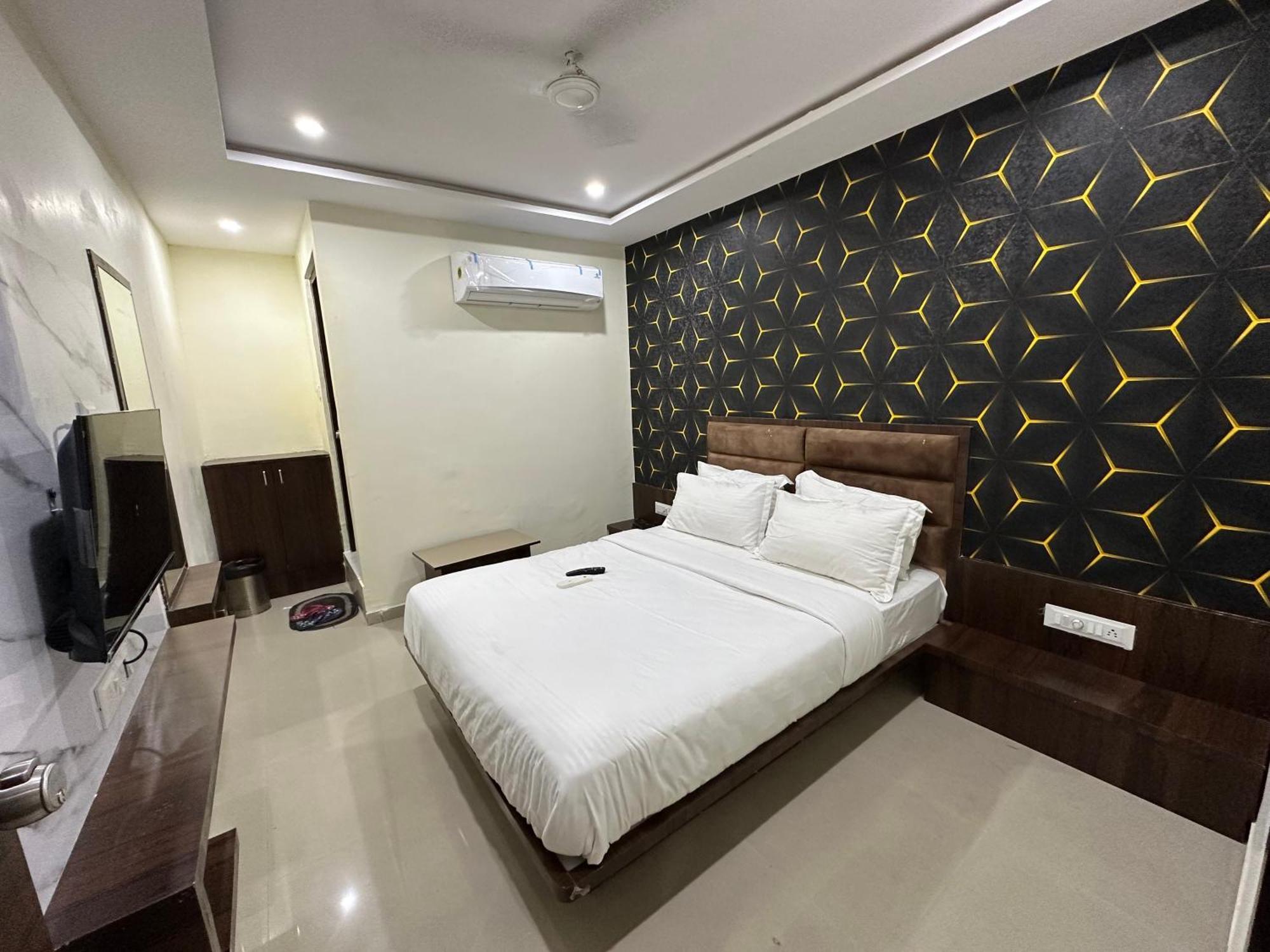 Hotel Golden View Vadodara Kültér fotó